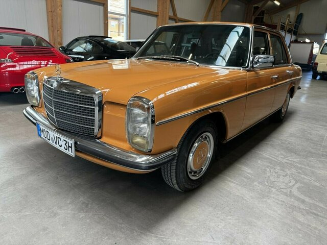 MERCEDES-BENZ 200 D/8 W115 - Sedan: picture 1 MERCEDES-BENZ 200 D/8 W115 - Sedan: picture 1