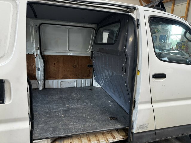 TOYOTA Hiace 2.5TD Kasten lang 4WD 4x4 - Car: picture 5 TOYOTA Hiace 2.5TD Kasten lang 4WD 4x4 - Car: picture 5