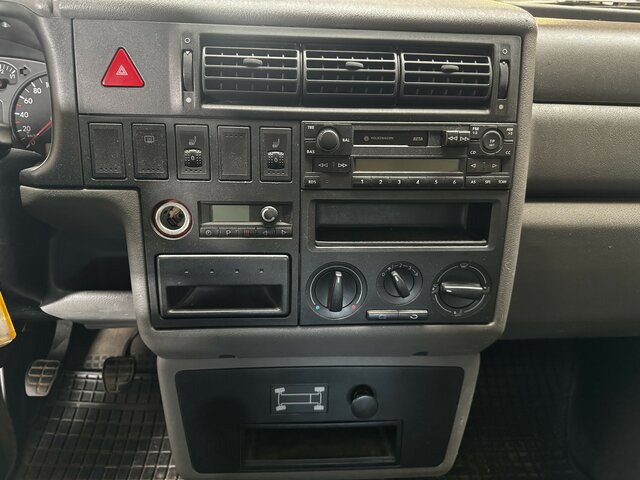 VW T4 Caravelle 2.5 TDI Syncro Sperre 1. Hand! - Car: picture 5 VW T4 Caravelle 2.5 TDI Syncro Sperre 1. Hand! - Car: picture 5