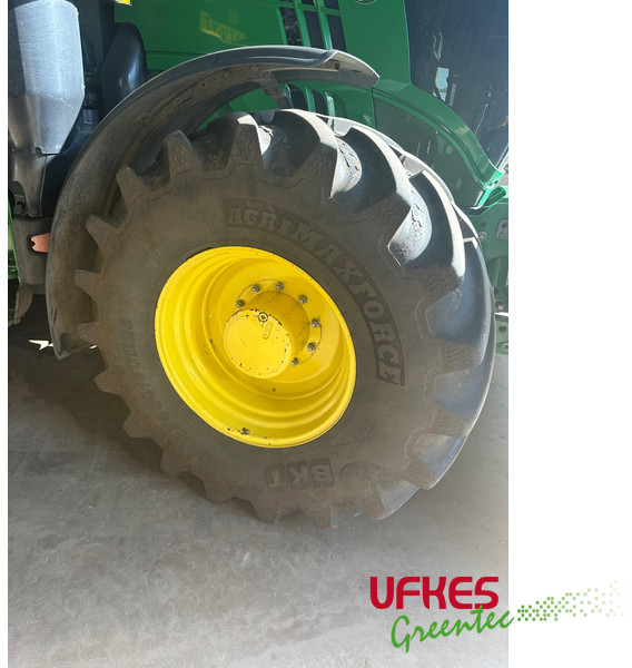John Deere 6215 R - Farm tractor: picture 3 John Deere 6215 R - Farm tractor: picture 3