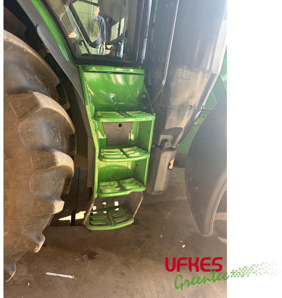 John Deere 6215 R - Farm tractor: picture 4 John Deere 6215 R - Farm tractor: picture 4