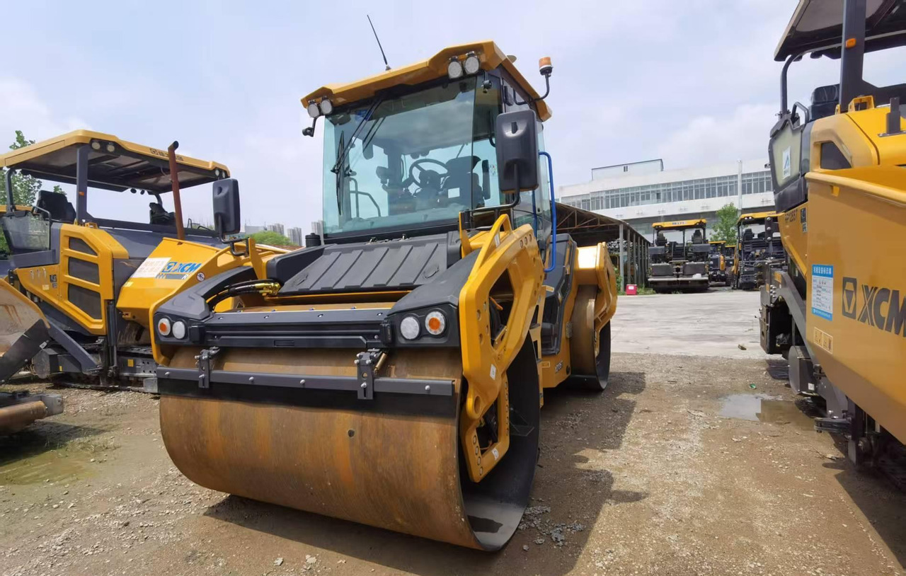 XCMG 13ton used small double drum steel road roller XD135TIV - Road roller: picture 5 XCMG 13ton used small double drum steel road roller XD135TIV - Road roller: picture 5