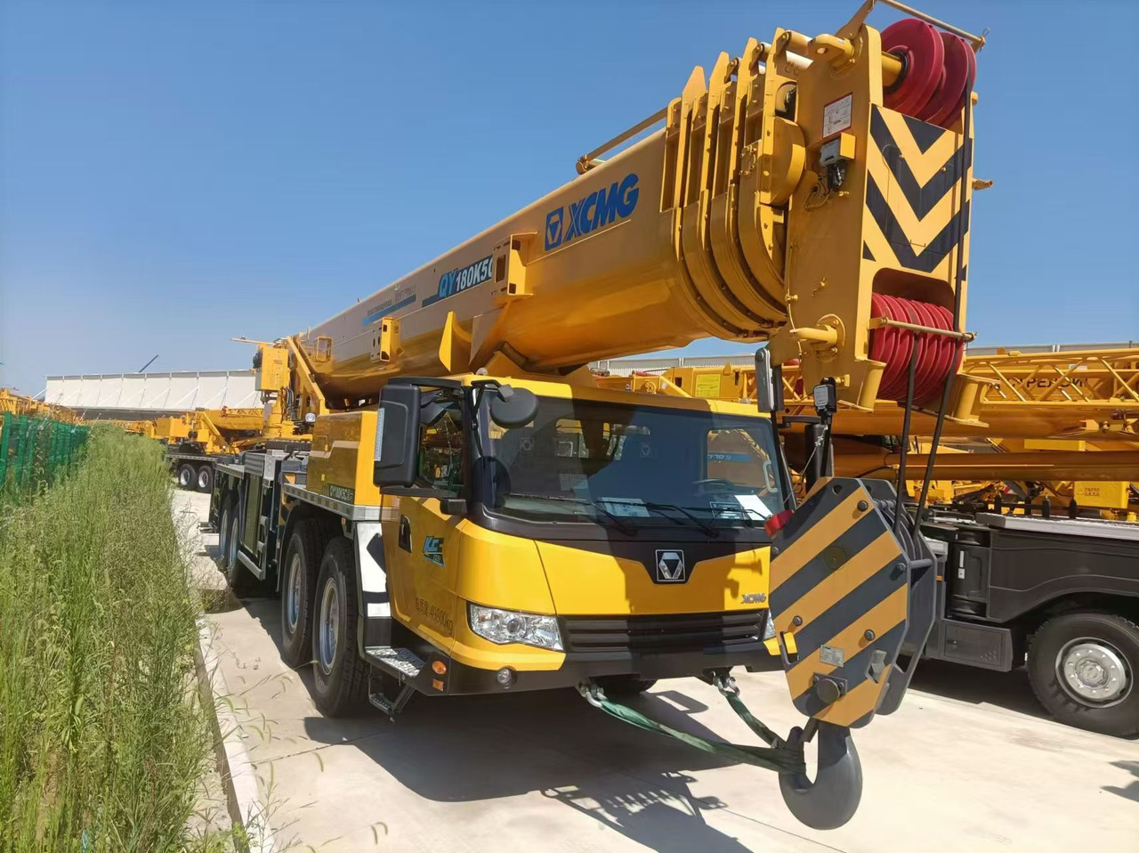 XCMG Factory 180 Ton Used QY180K5C Telescopic Boom Truck Mounted Crane Price List - Mobile crane: picture 2 XCMG Factory 180 Ton Used QY180K5C Telescopic Boom Truck Mounted Crane Price List - Mobile crane: picture 2