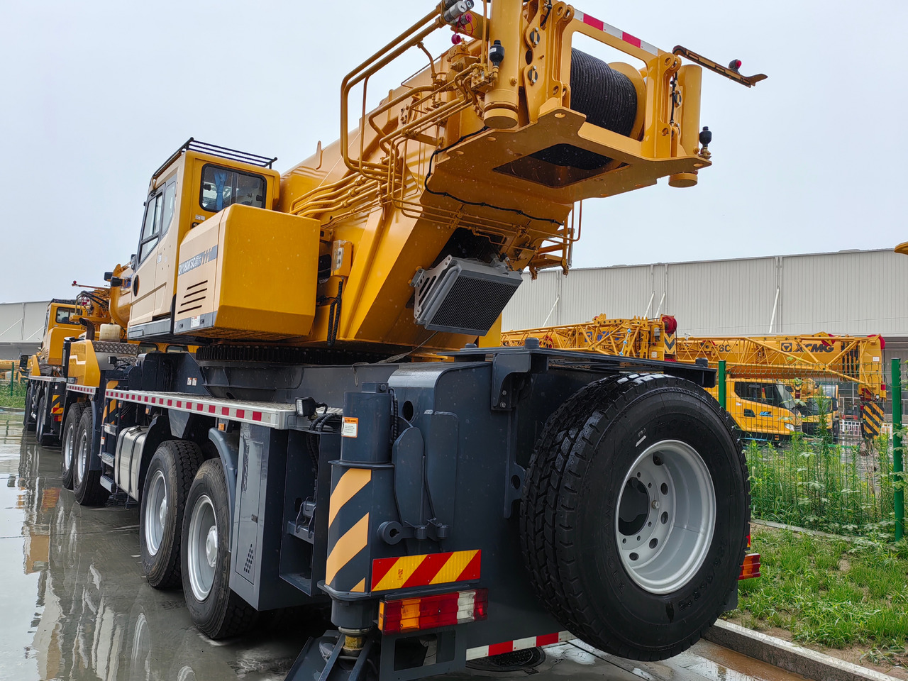 XCMG Factory 180 Ton Used QY180K5C Telescopic Boom Truck Mounted Crane Price List - Mobile crane: picture 5 XCMG Factory 180 Ton Used QY180K5C Telescopic Boom Truck Mounted Crane Price List - Mobile crane: picture 5