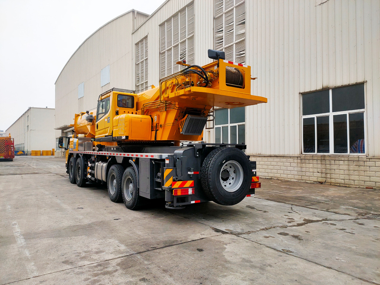 XCMG Factory Hydraulic Crane Telescopic Boom XCT100L7_1 Used 100 Ton Truck Crane For Sale - Mobile crane: picture 3 XCMG Factory Hydraulic Crane Telescopic Boom XCT100L7_1 Used 100 Ton Truck Crane For Sale - Mobile crane: picture 3