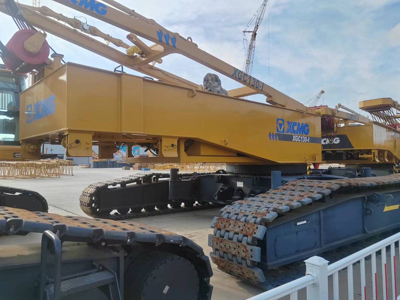 XCMG Officail Used Hydraulic Crane 130 Ton XGC130-I Mobile Crawler Crane For Sale - Crawler crane: picture 2 XCMG Officail Used Hydraulic Crane 130 Ton XGC130-I Mobile Crawler Crane For Sale - Crawler crane: picture 2