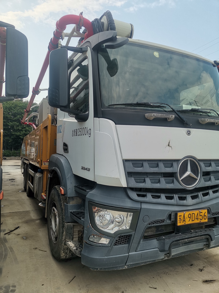 XCMG Official HB52V Used Mobile Concrete Pump 52m Truck Mounted Concrete Pump Price - Concrete pump truck: picture 2 XCMG Official HB52V Used Mobile Concrete Pump 52m Truck Mounted Concrete Pump Price - Concrete pump truck: picture 2