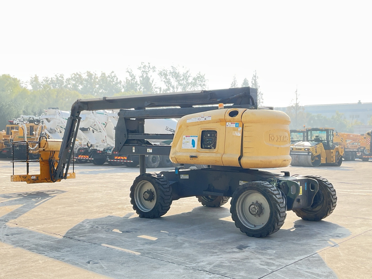 XCMG Official Second Hand Mobile Cherry Picker GTBZ18A1 18m Man Lift Boom Lift Price - Articulated boom: picture 3 XCMG Official Second Hand Mobile Cherry Picker GTBZ18A1 18m Man Lift Boom Lift Price - Articulated boom: picture 3