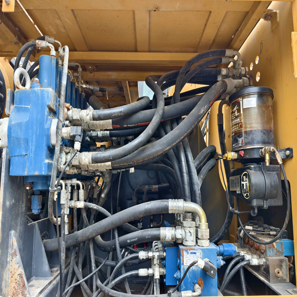 Drilling rig XCMG Official Second Hand Rotary Drill XR180D Used Borehole Drilling Rig Price: picture 9