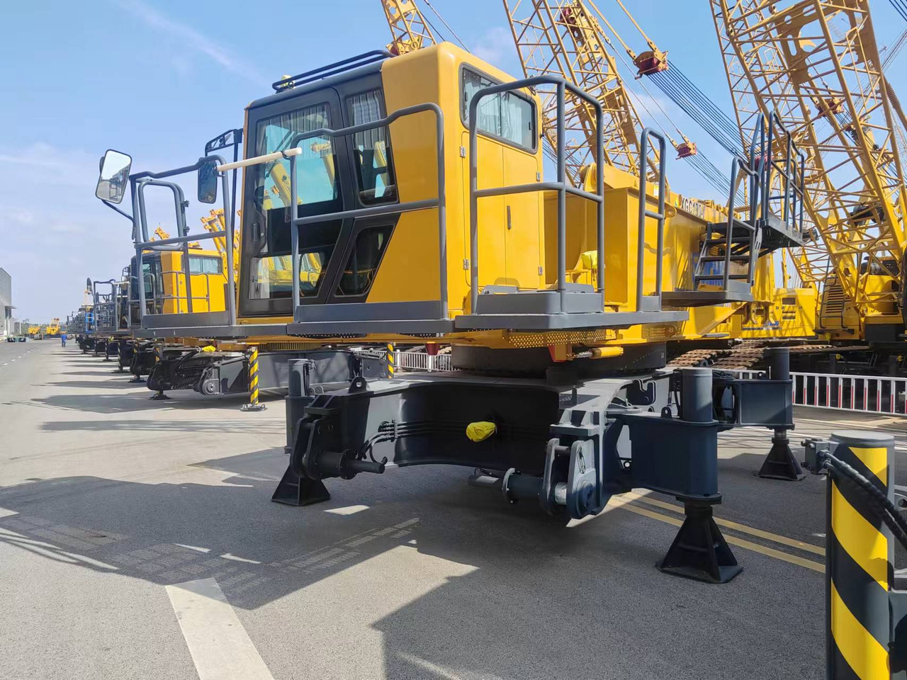 XCMG Official Used Mobile Crawler Crane XGC130-I 130 Ton Hydraulic Diesel Crane Hot Sale - Crawler crane: picture 2 XCMG Official Used Mobile Crawler Crane XGC130-I 130 Ton Hydraulic Diesel Crane Hot Sale - Crawler crane: picture 2