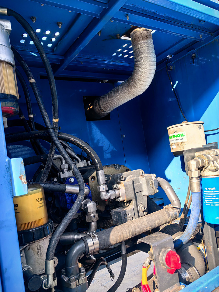 Drilling rig XCMG Official Used rotary drilling rig XR240E 80m Hydraulic Piling Rig Machine For Sale: picture 8