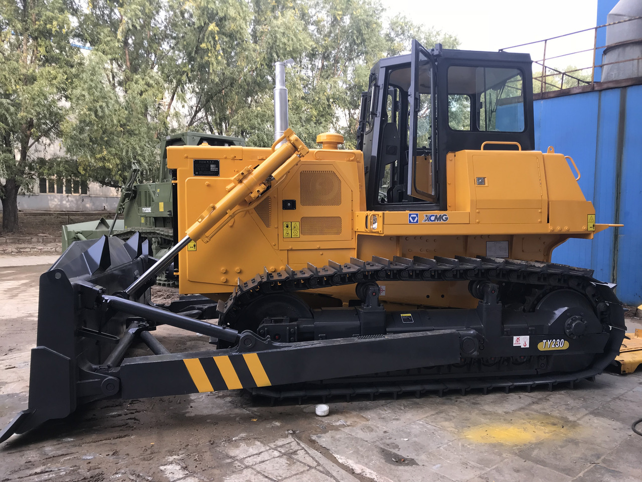XCMG TY230 230HP Bull Dozer Machine Farm Tractor Crawler Bulldozer - Bulldozer: picture 2 XCMG TY230 230HP Bull Dozer Machine Farm Tractor Crawler Bulldozer - Bulldozer: picture 2