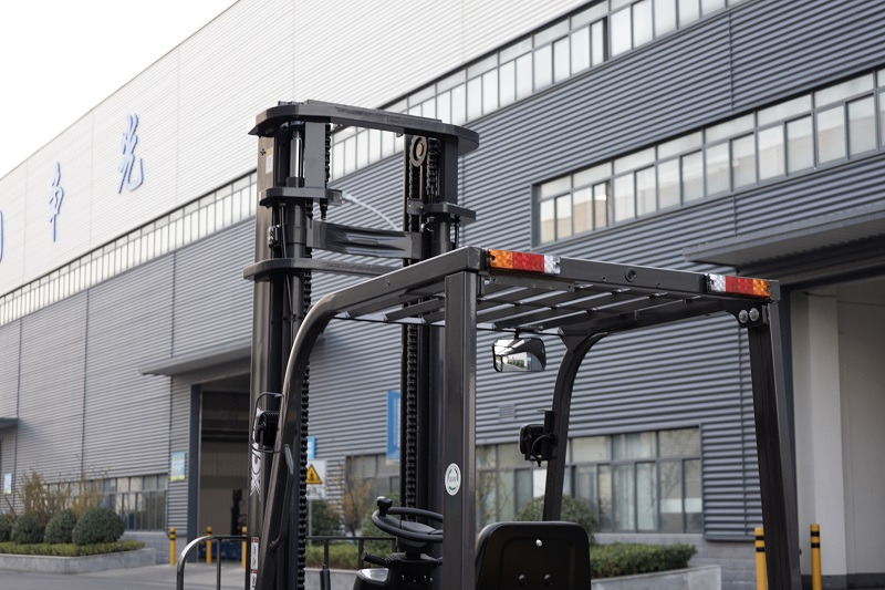 XCMG XCF-35KT 3.5ton diesel counterbalanced forklift for sale - Diesel forklift: picture 4 XCMG XCF-35KT 3.5ton diesel counterbalanced forklift for sale - Diesel forklift: picture 4