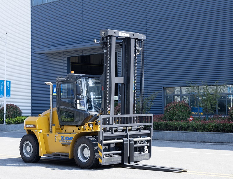 XCMG XCF1606K 16ton heavy diesel counterbalanced forklift for sale - Diesel forklift: picture 2 XCMG XCF1606K 16ton heavy diesel counterbalanced forklift for sale - Diesel forklift: picture 2