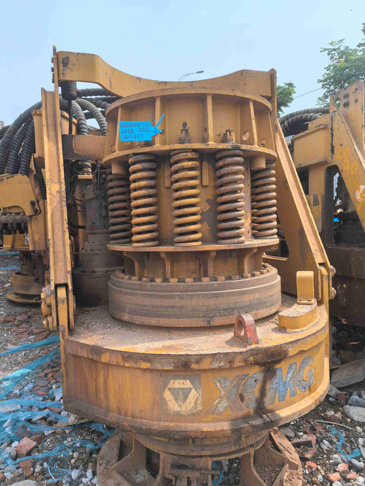 XCMG XR320E second hand pilling machine rotary drilling rig - Drilling rig: picture 2 XCMG XR320E second hand pilling machine rotary drilling rig - Drilling rig: picture 2