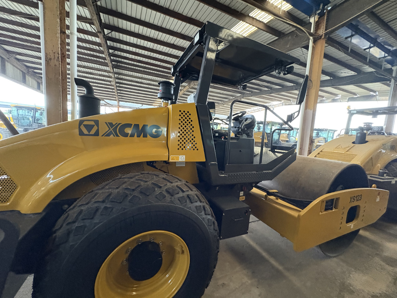 Road roller XCMG XS123 12ton used hydraulic road roller price: picture 6