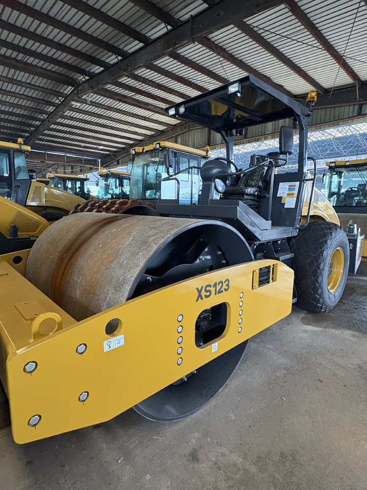 Road roller XCMG XS123 12ton used hydraulic road roller price: picture 9