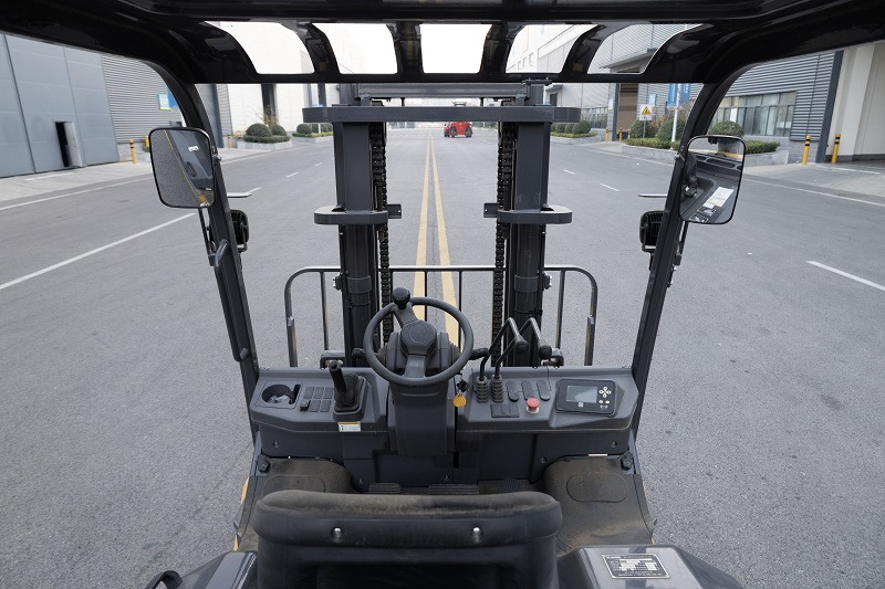 XCMG official brand new 5 ton diesel internal combustion forklift - Diesel forklift: picture 3 XCMG official brand new 5 ton diesel internal combustion forklift - Diesel forklift: picture 3