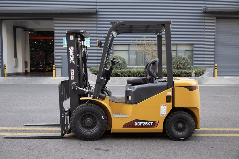 XCMG official small 2.5 ton diesel forklift price - Diesel forklift: picture 3 XCMG official small 2.5 ton diesel forklift price - Diesel forklift: picture 3