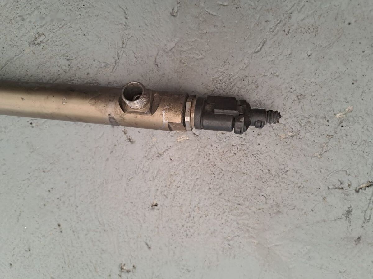 Commonrail pressure pipe Mercedes-Benz ACTROS MP4 A4710780245 Mercedes-Benz ACTROS MP4 truck - Fuel system for Truck: picture 3 Commonrail pressure pipe Mercedes-Benz ACTROS MP4 A4710780245 Mercedes-Benz ACTROS MP4 truck - Fuel system for Truck: picture 3