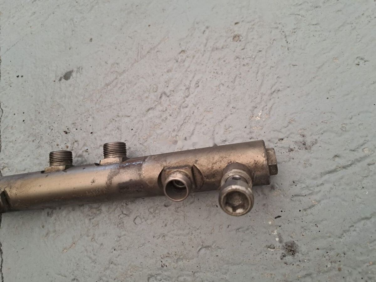 Commonrail pressure pipe Mercedes-Benz ACTROS MP4 A4710780245 Mercedes-Benz ACTROS MP4 truck - Fuel system for Truck: picture 2 Commonrail pressure pipe Mercedes-Benz ACTROS MP4 A4710780245 Mercedes-Benz ACTROS MP4 truck - Fuel system for Truck: picture 2