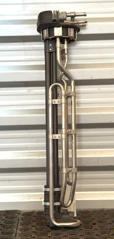 DAF TEMPERATURE AND ADBLUE LEVEL SENSOR DAF XF 106 - AdBlue tank: picture 1 DAF TEMPERATURE AND ADBLUE LEVEL SENSOR DAF XF 106 - AdBlue tank: picture 1