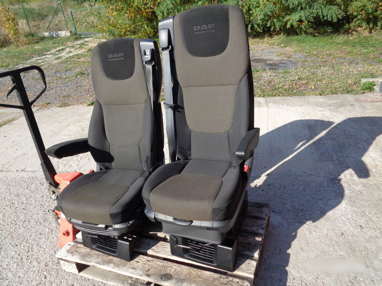 DAF XF 105 106 SET   DAF XF 105 106 truck - Seat for Truck: picture 2 DAF XF 105 106 SET   DAF XF 105 106 truck - Seat for Truck: picture 2