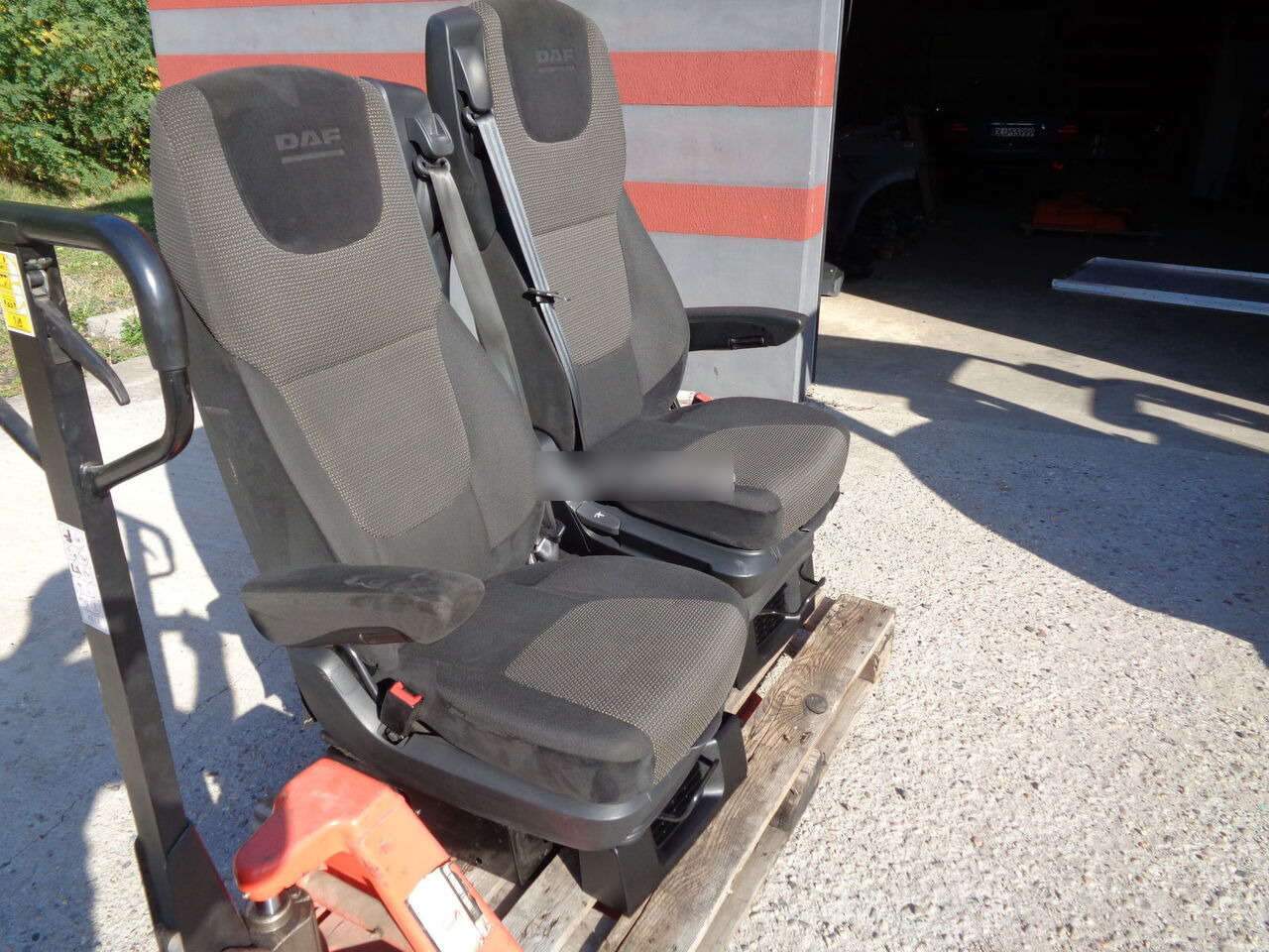 DAF XF 105 106 SET   DAF XF 105 106 truck - Seat for Truck: picture 3 DAF XF 105 106 SET   DAF XF 105 106 truck - Seat for Truck: picture 3