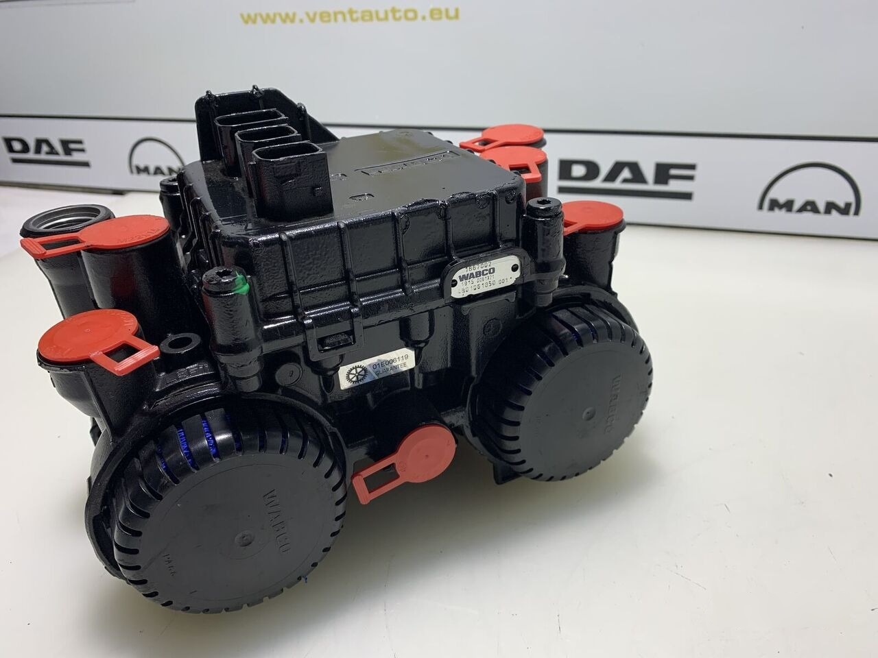 DAF XF 106 1818832 1867002 DAF XF 106 truck - Brake valve for Truck: picture 4 DAF XF 106 1818832 1867002 DAF XF 106 truck - Brake valve for Truck: picture 4