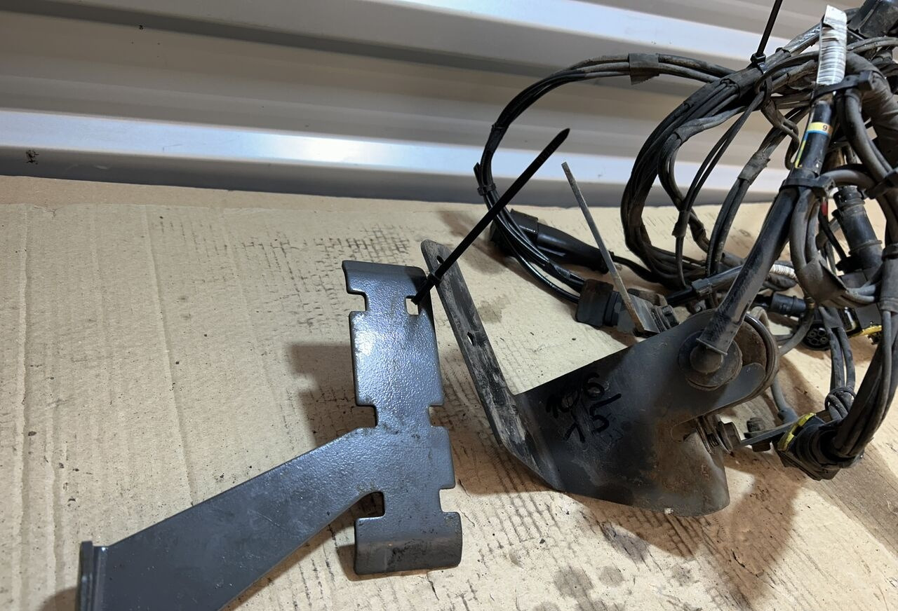 DAF XF 106 2020457 DAF XF 106 truck - Cables/ Wire harness for Truck: picture 2 DAF XF 106 2020457 DAF XF 106 truck - Cables/ Wire harness for Truck: picture 2