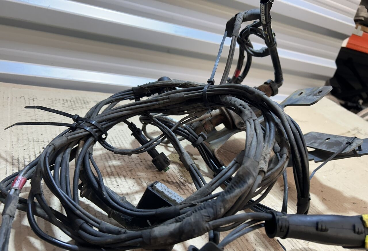 DAF XF 106 2020457 DAF XF 106 truck - Cables/ Wire harness for Truck: picture 3 DAF XF 106 2020457 DAF XF 106 truck - Cables/ Wire harness for Truck: picture 3