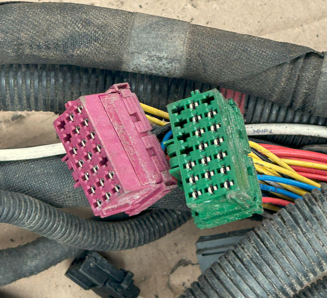 DAF XF 106 TRAILER SOCKET ELECTRICAL HARNESS - Cables/ Wire harness: picture 3 DAF XF 106 TRAILER SOCKET ELECTRICAL HARNESS - Cables/ Wire harness: picture 3