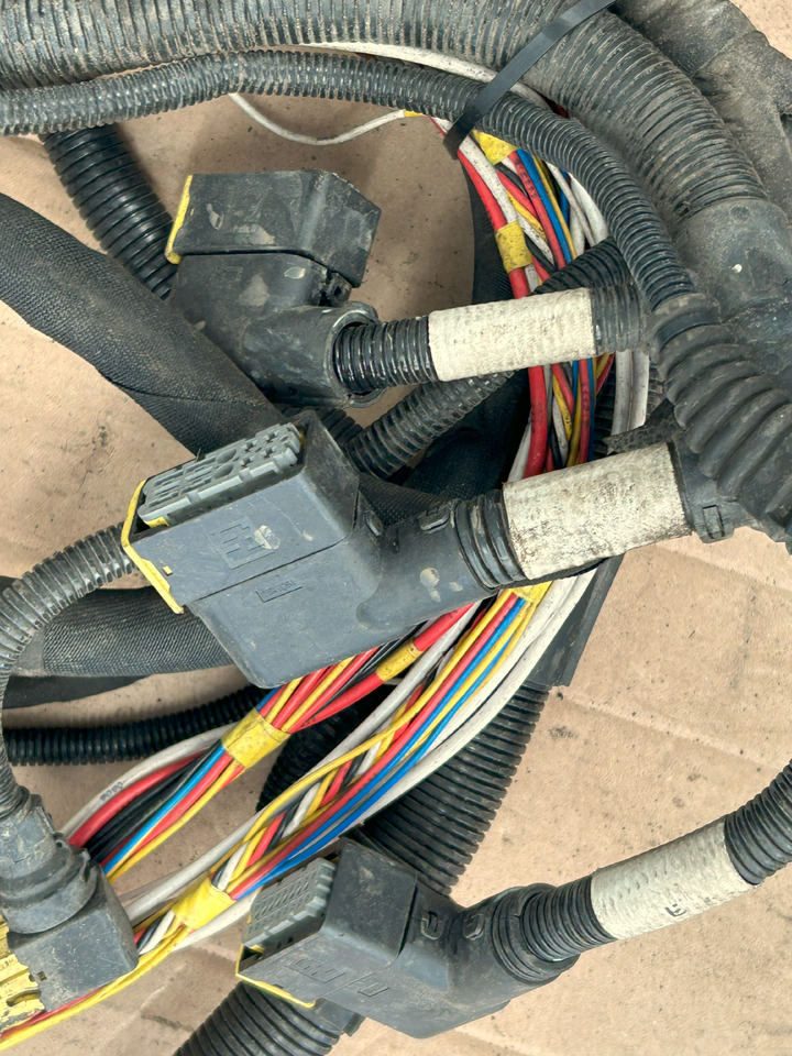 DAF XF 106 TRAILER SOCKET ELECTRICAL HARNESS - Cables/ Wire harness: picture 2 DAF XF 106 TRAILER SOCKET ELECTRICAL HARNESS - Cables/ Wire harness: picture 2