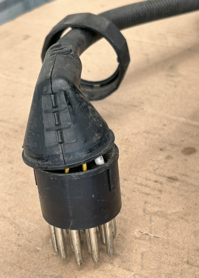 DAF XF 106 TRAILER SOCKET ELECTRICAL HARNESS - Cables/ Wire harness: picture 5 DAF XF 106 TRAILER SOCKET ELECTRICAL HARNESS - Cables/ Wire harness: picture 5