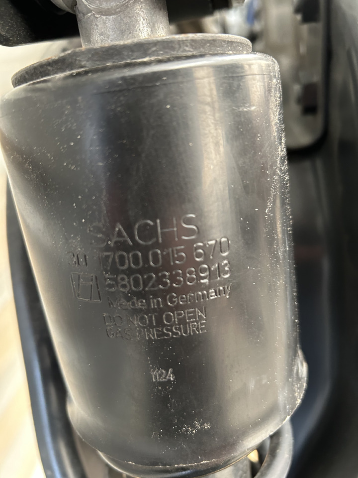 IVECO CABIN SUSPENSION REAR WITH SHOCK ABSORBERS S-WAY BRAND NEW - Cab suspension: picture 2 IVECO CABIN SUSPENSION REAR WITH SHOCK ABSORBERS S-WAY BRAND NEW - Cab suspension: picture 2