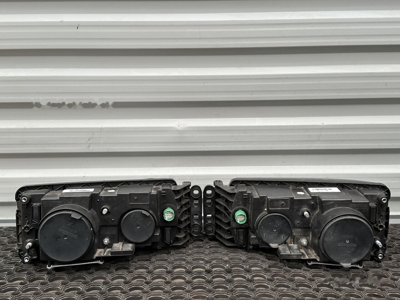 IVECO STRALIS / EUROCARGO 5801745452 / 5801745449 IVECO 5801745452 / 5801745449 truck - Headlight for Truck: picture 2 IVECO STRALIS / EUROCARGO 5801745452 / 5801745449 IVECO 5801745452 / 5801745449 truck - Headlight for Truck: picture 2