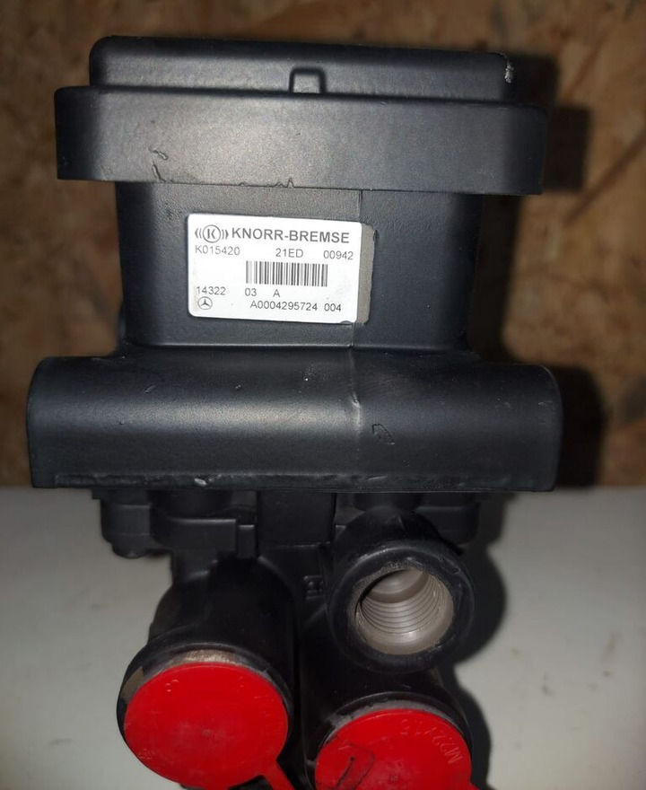 Knorr-Bremse A0004295724 Mercedes-Benz ACTROS MP4 truck - Brake valve for Truck: picture 3 Knorr-Bremse A0004295724 Mercedes-Benz ACTROS MP4 truck - Brake valve for Truck: picture 3