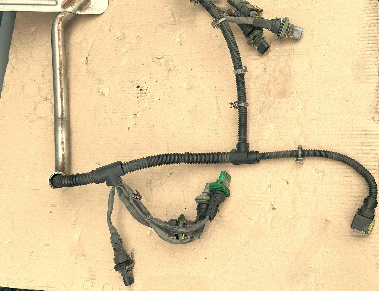 MERCEDES-BENZ ACTROS MP4 CATALYTIC CONVERTER ELECTRICAL HARNESS - Cables/ Wire harness: picture 2 MERCEDES-BENZ ACTROS MP4 CATALYTIC CONVERTER ELECTRICAL HARNESS - Cables/ Wire harness: picture 2