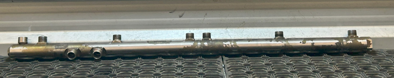 MERCEDES-BENZ Commonrail pressure pipe ACTROS MP4 - Fuel system for Truck: picture 1 MERCEDES-BENZ Commonrail pressure pipe ACTROS MP4 - Fuel system for Truck: picture 1