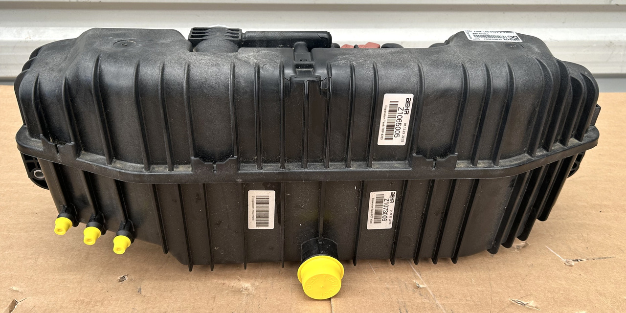 MERCEDES COOLANT EXPANSION TANK AROCS ACTROS MP4 MP5 - Expansion tank: picture 2 MERCEDES COOLANT EXPANSION TANK AROCS ACTROS MP4 MP5 - Expansion tank: picture 2