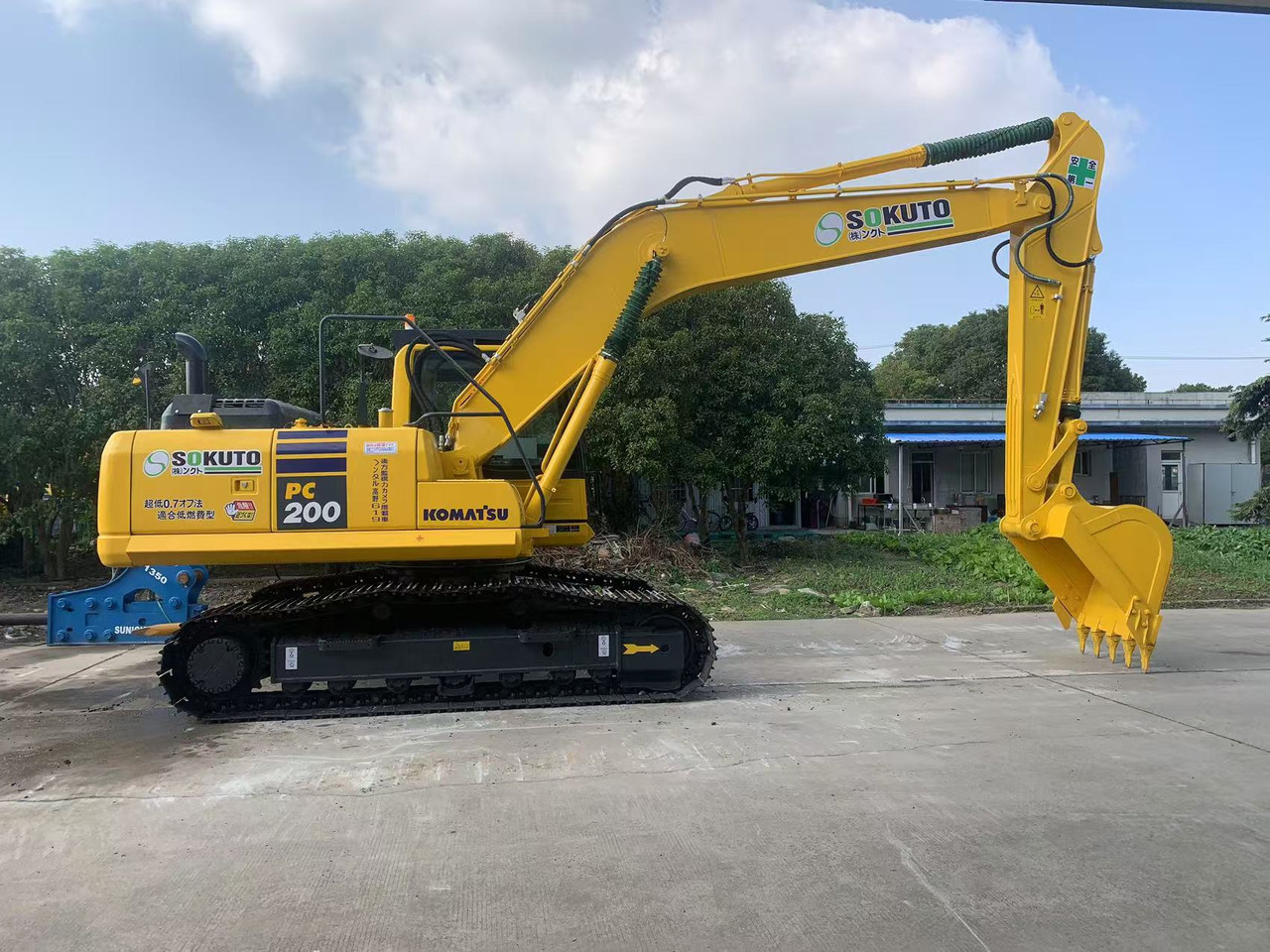 Komatsu Excavator PC200, PC210, PC220 Japan Origin Construction Machine - Crawler excavator: picture 1 Komatsu Excavator PC200, PC210, PC220 Japan Origin Construction Machine - Crawler excavator: picture 1