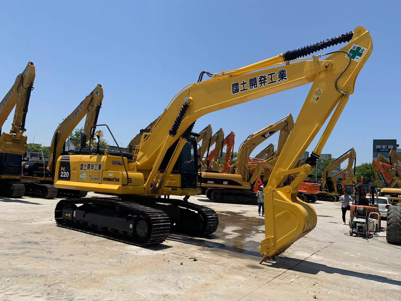 Komatsu Excavator PC220 Good Condition 22 ton Digger - Crawler excavator: picture 3 Komatsu Excavator PC220 Good Condition 22 ton Digger - Crawler excavator: picture 3