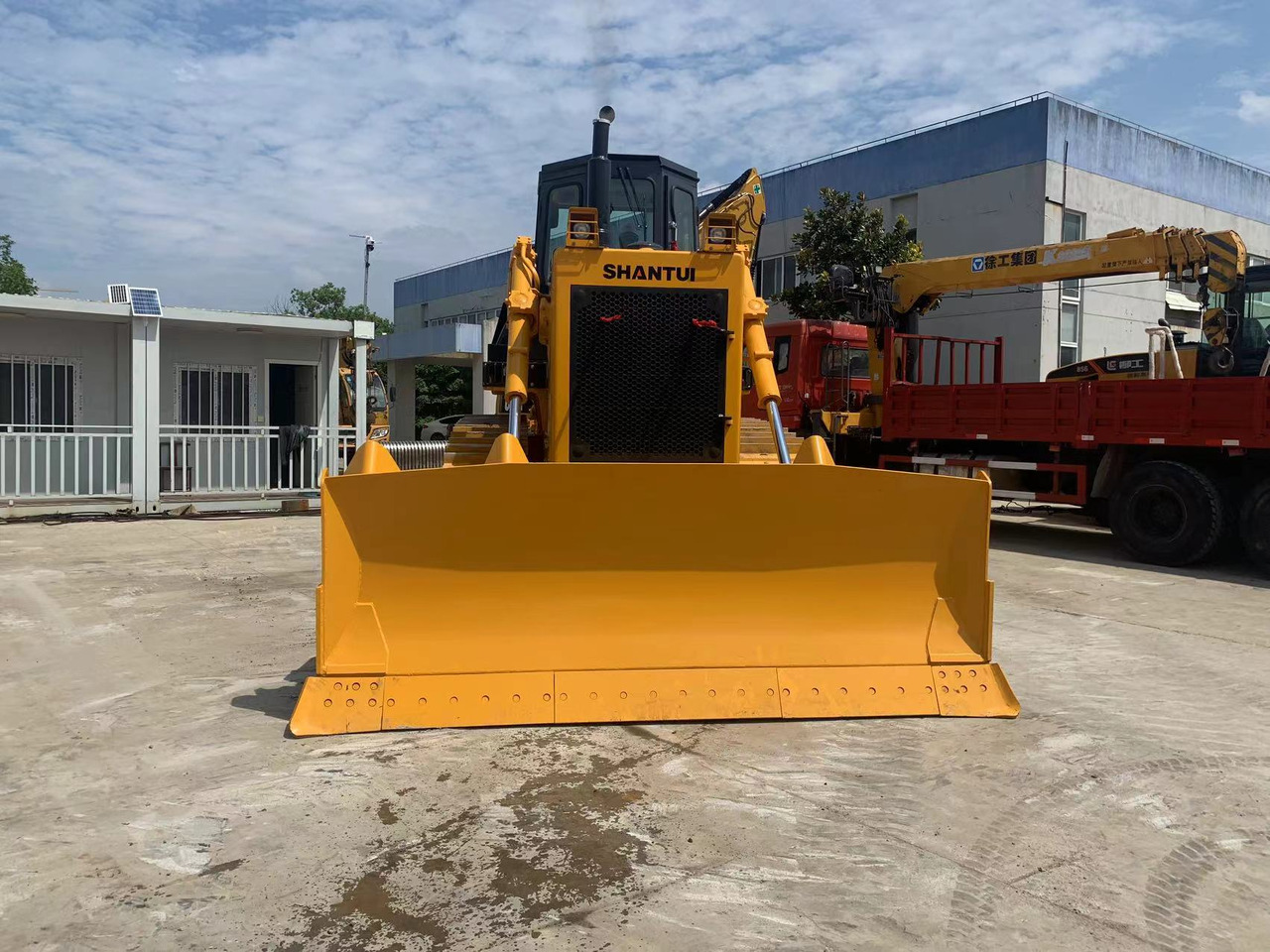 SHANTUI Bulldozer SD22, SD32 Secondhand Tracked Tactor - Bulldozer: picture 3 SHANTUI Bulldozer SD22, SD32 Secondhand Tracked Tactor - Bulldozer: picture 3