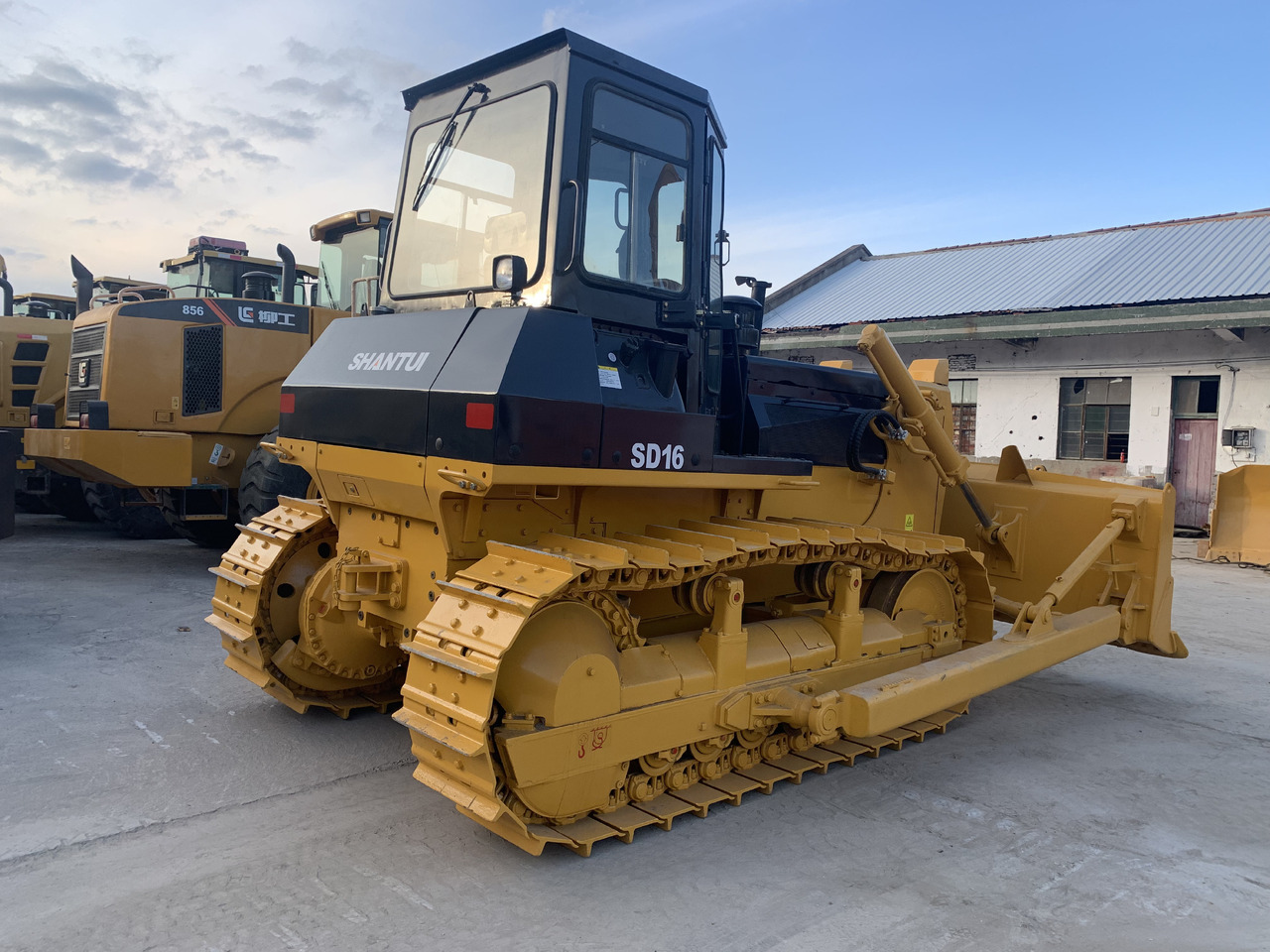 SHANTUI SD16 Used Bulldozer with Good Price - Bulldozer: picture 2 SHANTUI SD16 Used Bulldozer with Good Price - Bulldozer: picture 2