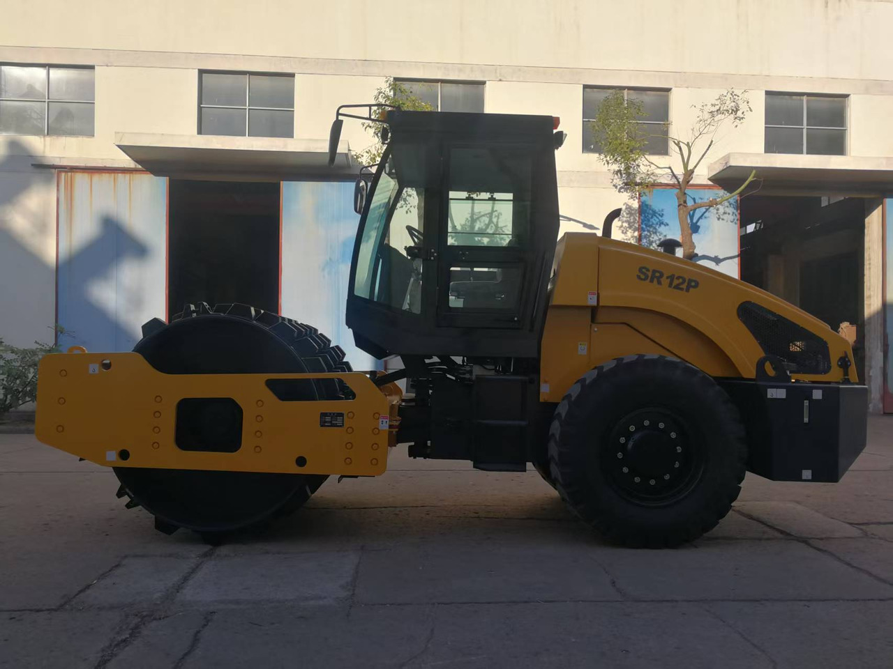 SUNIGHT 12 ton Vibratory Road roller SR12 with Sheepfoot - Road roller: picture 1 SUNIGHT 12 ton Vibratory Road roller SR12 with Sheepfoot - Road roller: picture 1