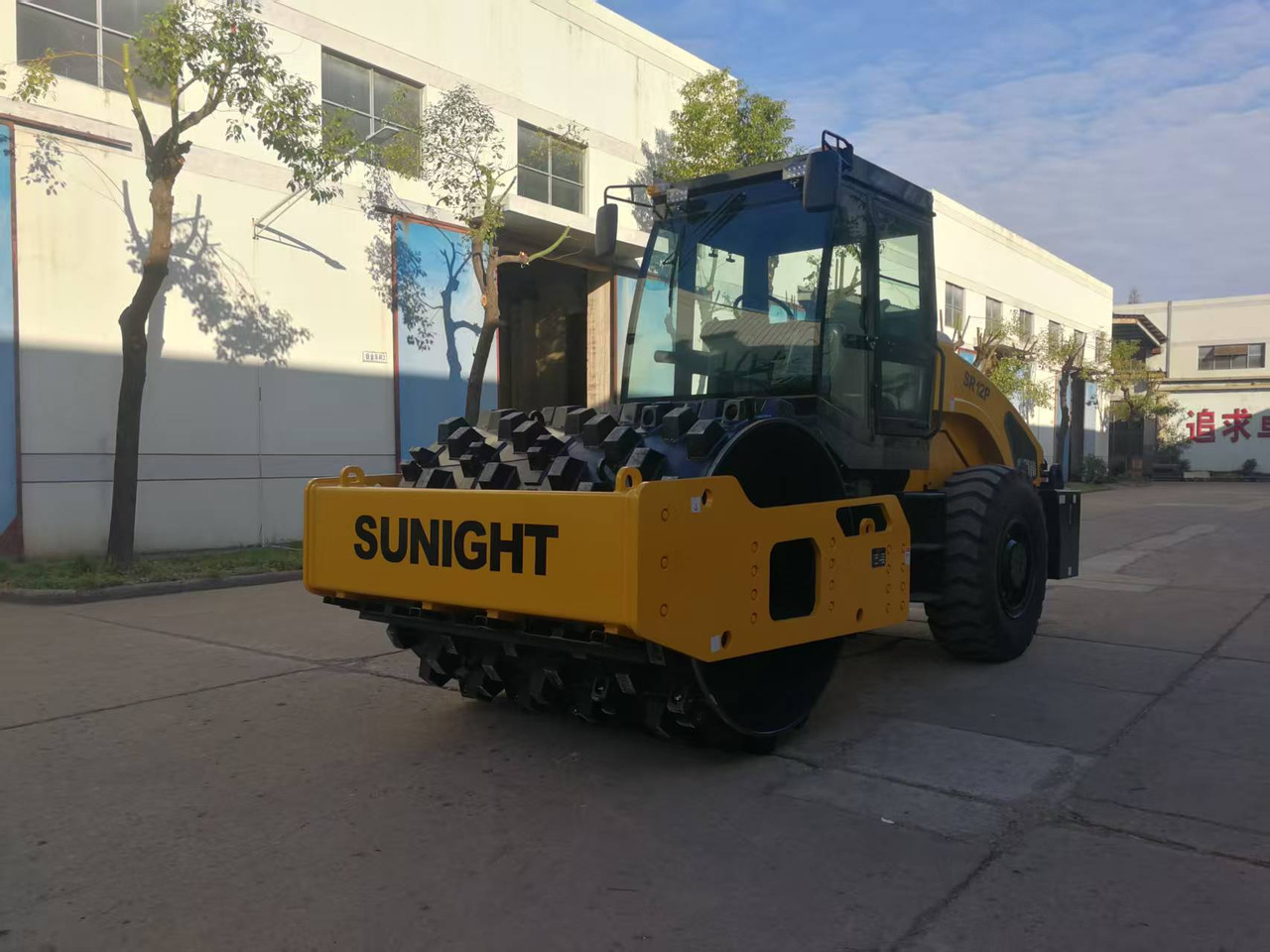 SUNIGHT 12 ton Vibratory Road roller SR12 with Sheepfoot - Road roller: picture 4 SUNIGHT 12 ton Vibratory Road roller SR12 with Sheepfoot - Road roller: picture 4