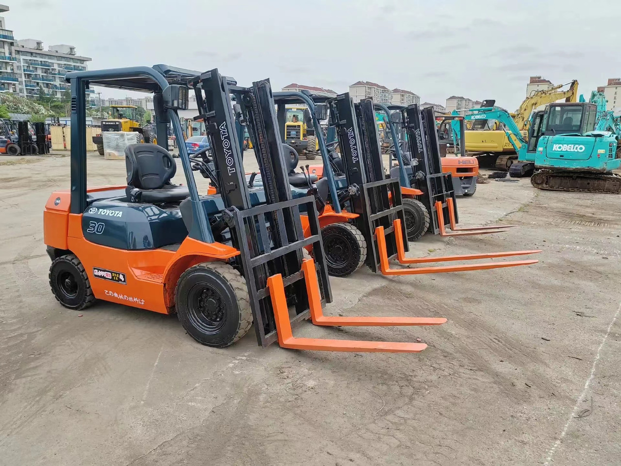 Toyota 3 ton Forklift FD30 with Free Lift, Side Shifter, Clamp - Diesel forklift: picture 3 Toyota 3 ton Forklift FD30 with Free Lift, Side Shifter, Clamp - Diesel forklift: picture 3