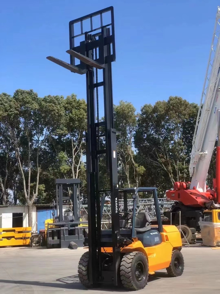 Toyota 5 ton Forklift Good Price FD50 with Side Shifter - Diesel forklift: picture 2 Toyota 5 ton Forklift Good Price FD50 with Side Shifter - Diesel forklift: picture 2