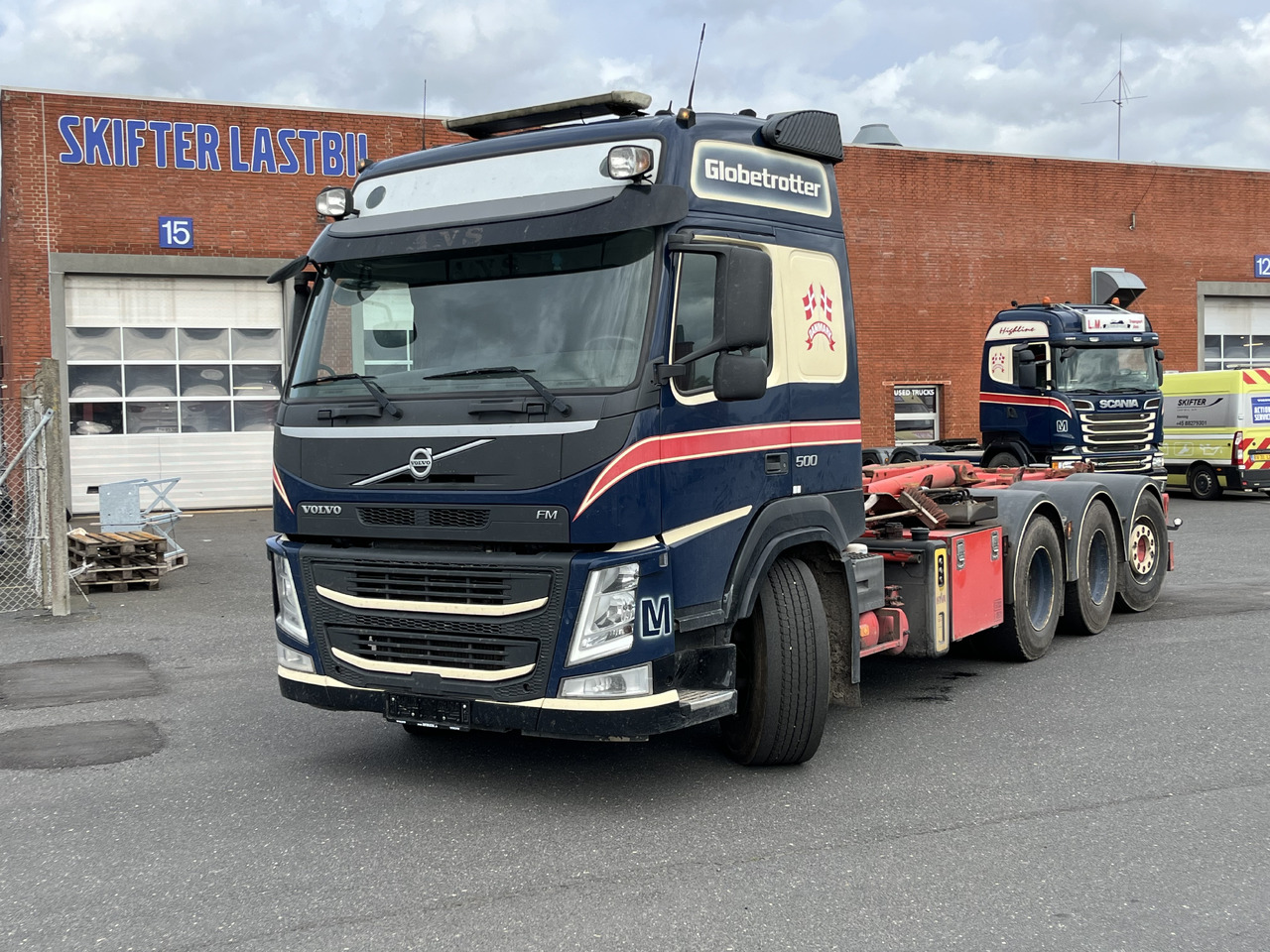 Volvo FM 500 8x4 - Hook lift truck: picture 2 Volvo FM 500 8x4 - Hook lift truck: picture 2
