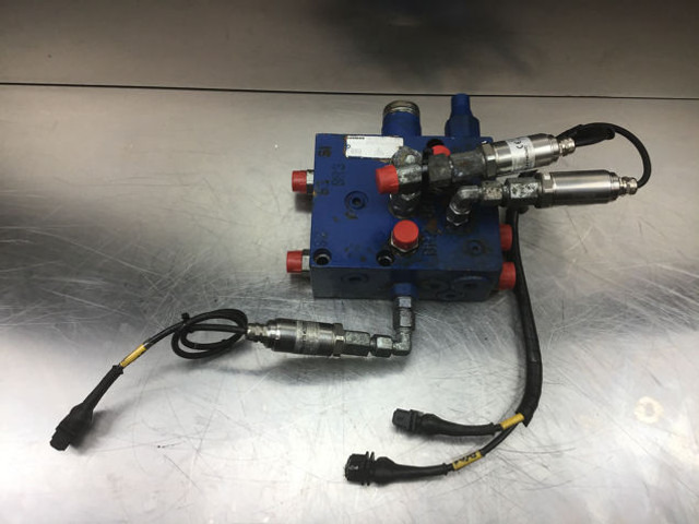 Liebherr A910 comp/A912 - Valve: picture 1 Liebherr A910 comp/A912 - Valve: picture 1